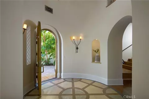 Entry Way - 49 Beach View Ave, Dana Point, CA 92629 photo 3 of 9