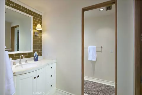 Bath - 49 Beach View Ave, Dana Point, CA 92629 photo 7 of 9
