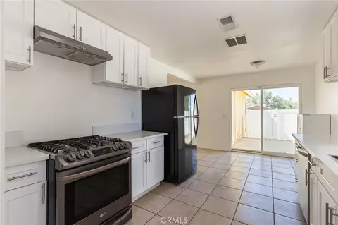 Kitchen - 40712 179th E, Lancaster, CA 93535 photo 3 of 5