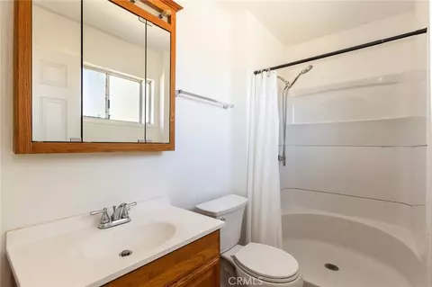 Bath - 40712 179th E, Lancaster, CA 93535 photo 1 of 2