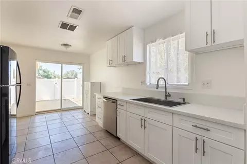 Kitchen - 40712 179th E, Lancaster, CA 93535 photo 2 of 5