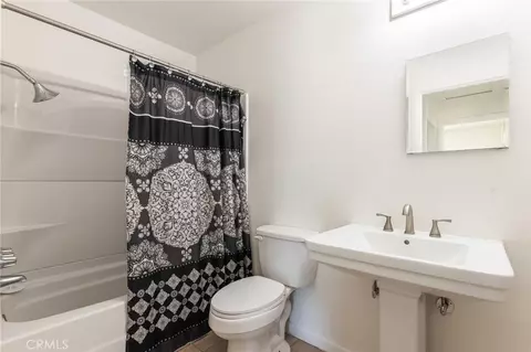 Bath - 40712 179th E, Lancaster, CA 93535 photo 2 of 2