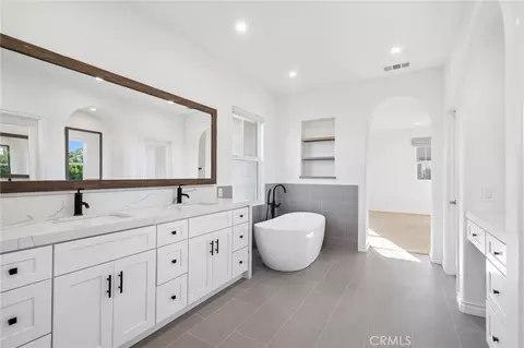 Bath - 62 Logan, Irvine, CA 92620 photo 4 of 6
