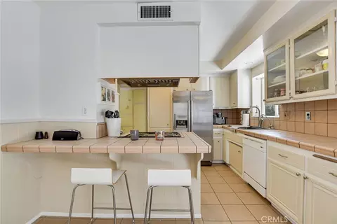 Kitchen - 14347 Willow, Hesperia, CA 92345 photo 2 of 5
