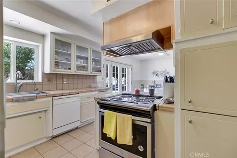 Kitchen - 14347 Willow, Hesperia, CA 92345 photo 5 of 5
