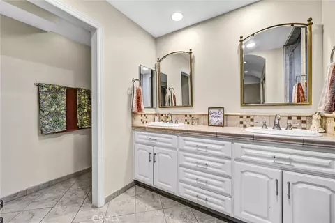 Bath - 49 Pinewood, Irvine, CA 92604 photo 3 of 5