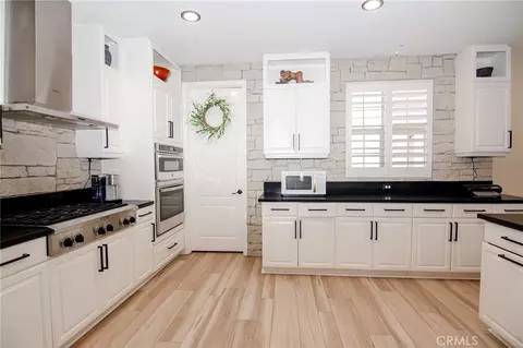 Kitchen - 2056 Caltha Way, Perris, CA 92571 photo 4 of 6