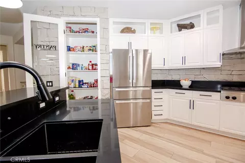 Kitchen - 2056 Caltha Way, Perris, CA 92571 photo 5 of 6