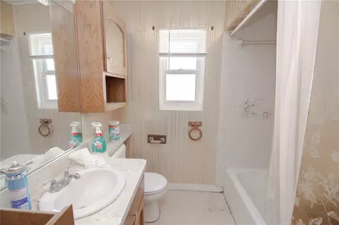 Bath - 414 W C, Brawley, CA 92227 photo 1 of 3