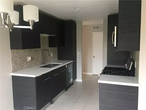 700 W La Veta Ave #G8, Orange, CA 92868