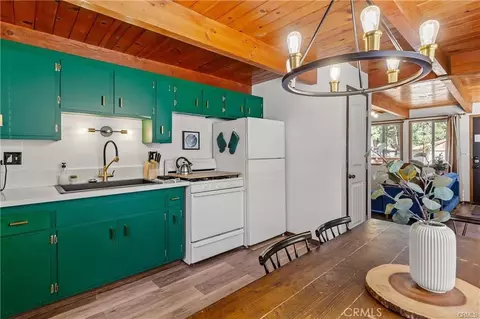 Kitchen - 1104 Robinhood, Big Bear City, CA 92314 photo 1 of 2