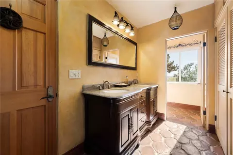 Bath - 3838 Foxglove, Fallbrook, CA 92028 photo 6 of 10