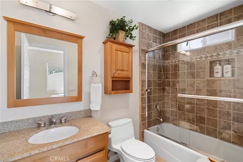 Bath - 2017 Windemere Way, Upland, CA 91784 photo 4 of 6