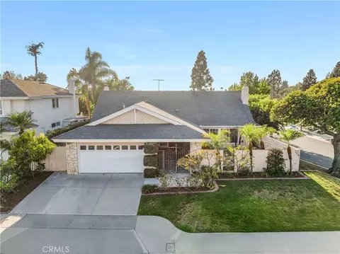 2751 Canary Dr, Costa Mesa, CA 92626