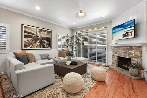 366 Villa Pt, Newport Beach, CA 92660
