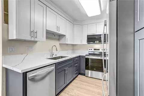 Kitchen - 1940 Park Dl, Encinitas, CA 92024 photo 1 of 4