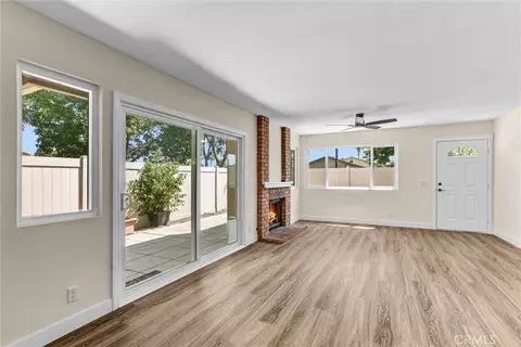 Living - 1940 Park Dl, Encinitas, CA 92024 photo 4 of 6