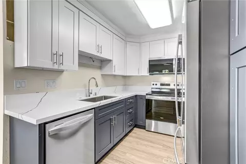 Kitchen - 1940 Park Dl, Encinitas, CA 92024 photo 1 of 4