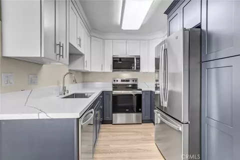 Kitchen - 1940 Park Dl, Encinitas, CA 92024 photo 3 of 4