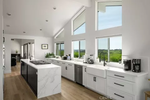 Kitchen - 35 Wellsona Rd, Paso Robles, CA 93446 photo 2 of 2