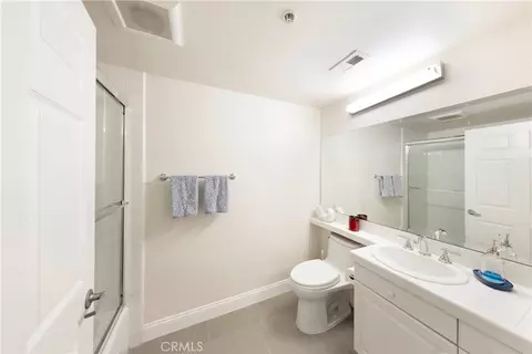 Bath - 1500 E Ocean Blvd #206, Long Beach, CA 90802 photo 4 of 4