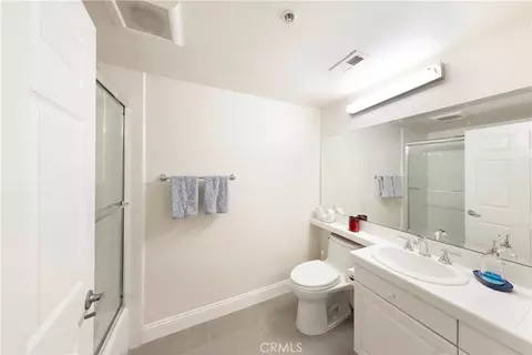Bath - 1500 E Ocean Blvd #206, Long Beach, CA 90802 photo 4 of 4