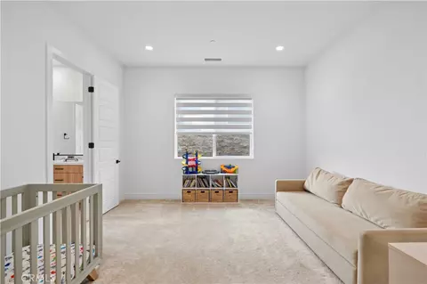 Bedroom - 18411 Boulder Blf, Silverado, CA 92676 photo 4 of 5