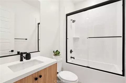 Bath - 18411 Boulder Blf, Silverado, CA 92676 photo 3 of 4