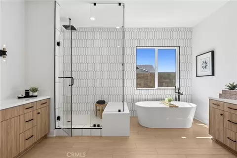 Bath - 18411 Boulder Blf, Silverado, CA 92676 photo 1 of 4