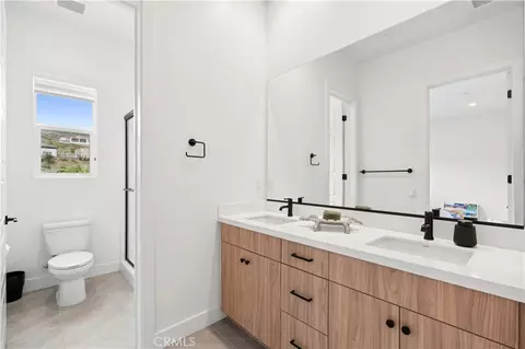 Bath - 18411 Boulder Blf, Silverado, CA 92676 photo 4 of 4