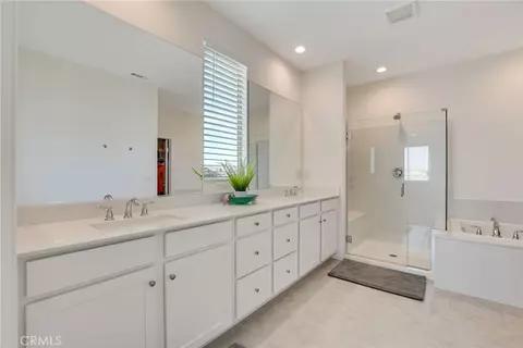 Bath - 12789 Mendocino Rdg, Riverside, CA 92503 photo 3 of 5