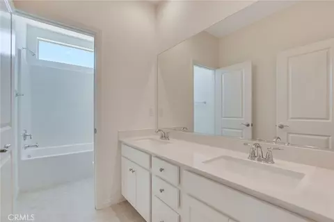 Bath - 12789 Mendocino Rdg, Riverside, CA 92503 photo 5 of 5