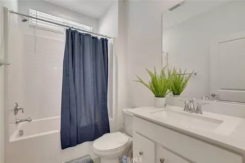 Bath - 12789 Mendocino Rdg, Riverside, CA 92503 photo 1 of 5