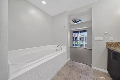 Bath - 21 Gramercy, Irvine, CA 92612 photo 3 of 4