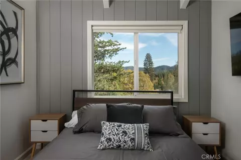 Bedroom - 27555 N Bay, Lake Arrowhead, CA 92352 photo 2 of 6