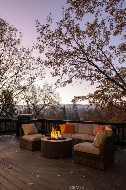 Exterior - 27555 N Bay, Lake Arrowhead, CA 92352 photo 2 of 11