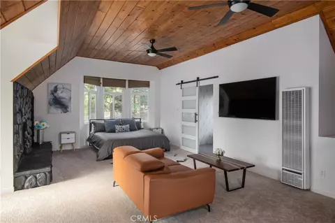 Bedroom - 27555 N Bay, Lake Arrowhead, CA 92352 photo 4 of 6