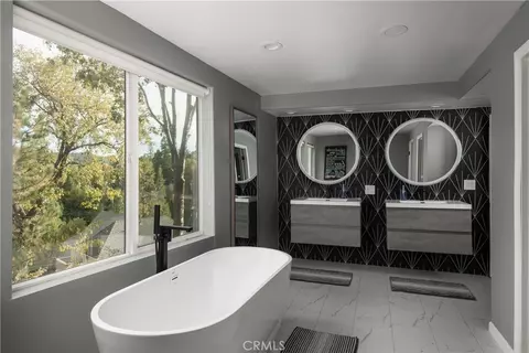 Bath - 27555 N Bay, Lake Arrowhead, CA 92352 photo 5 of 6