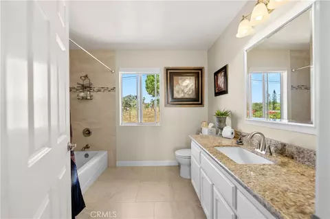 Bath - 3162 Reche Rd, Fallbrook, CA 92028 photo 2 of 2