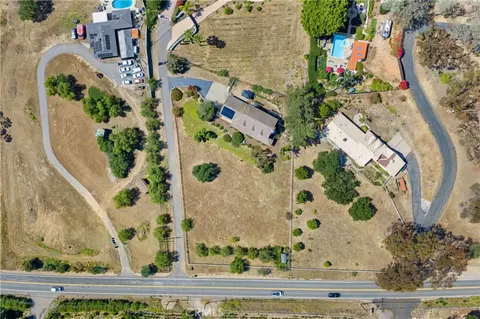 View/Area - 3162 Reche Rd, Fallbrook, CA 92028 photo 6 of 7