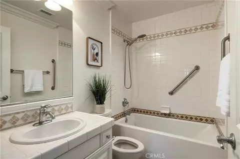 Bath - 51 Bower Tree, Irvine, CA 92603 photo 4 of 4