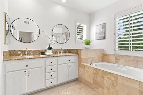 Bath - 8 Dahlia, Irvine, CA 92618 photo 3 of 4