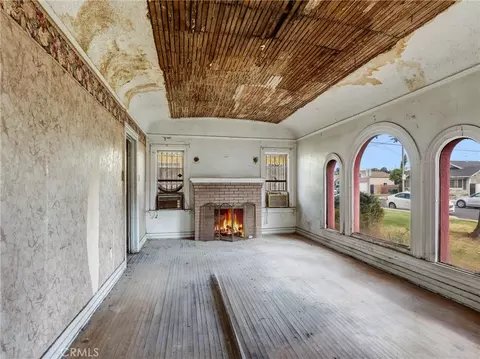 Living - 807 E Laurel, Compton, CA 90221 photo 2 of 4