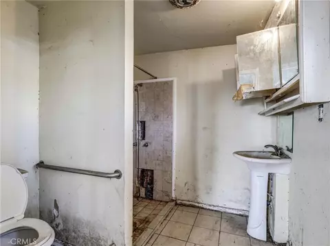 Bath - 807 E Laurel, Compton, CA 90221 photo 1 of 2