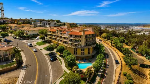 2700 E Panorama Dr #208, Signal Hill, CA 90755