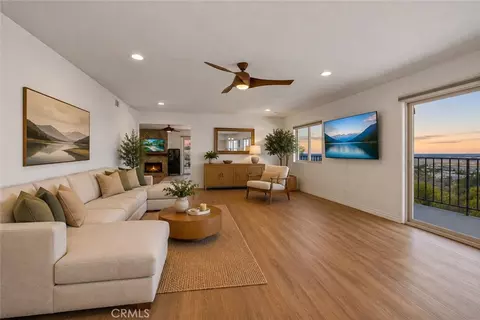 2700 E Panorama Dr #208, Signal Hill, CA 90755