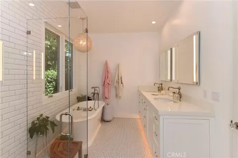 Bath - 1125 Rutherford, Napa, CA 94558 photo 5 of 14