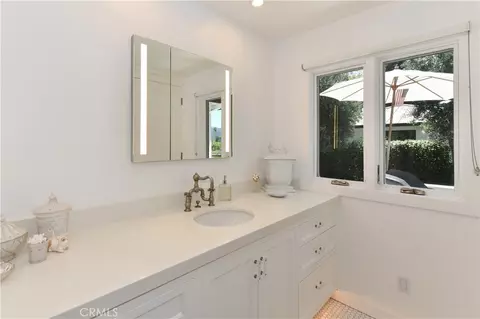 Bath - 1125 Rutherford, Napa, CA 94558 photo 12 of 14