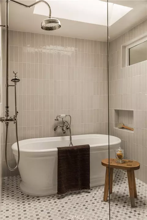 Bath - 1818 Samar, Costa Mesa, CA 92626 photo 3 of 10