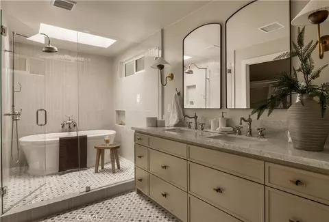 Bath - 1818 Samar, Costa Mesa, CA 92626 photo 2 of 10